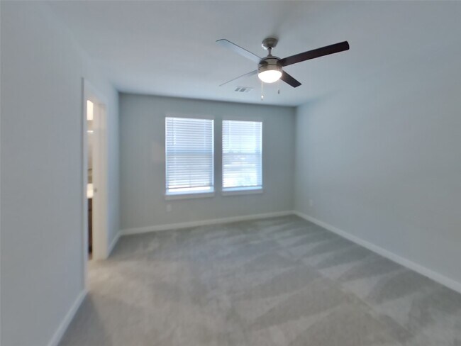 Building Photo - 4910 San Fabiano Ct