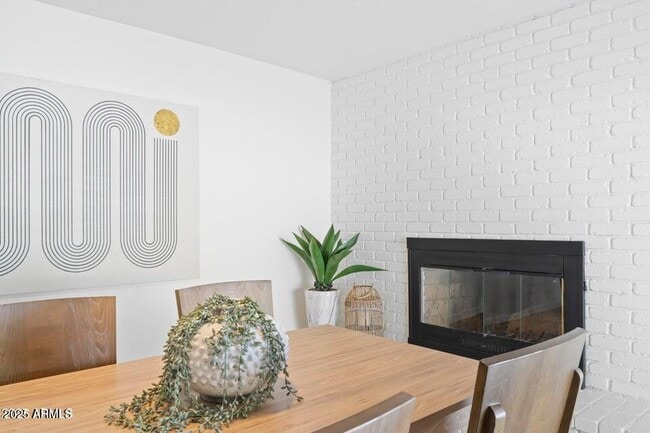 Building Photo - 414 W Santa Cruz Dr