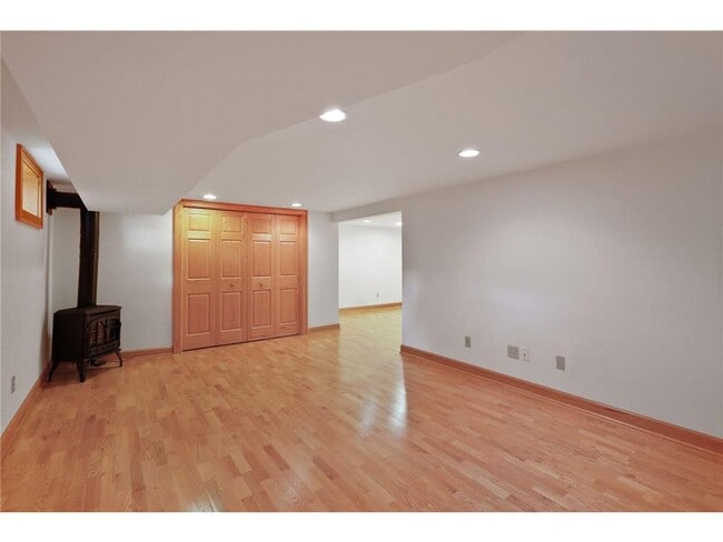 Building Photo - 2301 Benjamin St NE