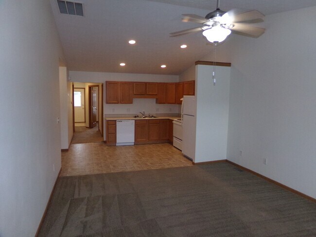 Building Photo - 108 Brookside Dr