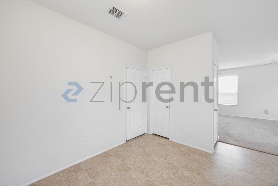 Building Photo - Unit