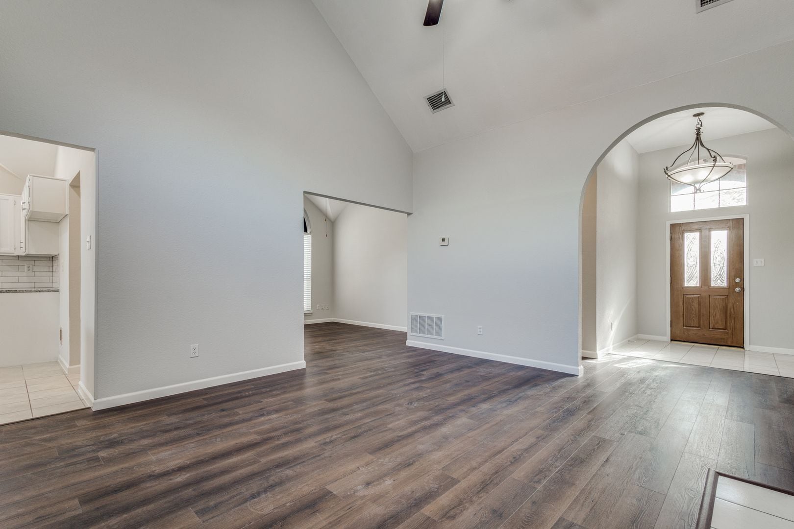 Building Photo - 2317 Suntree Ln