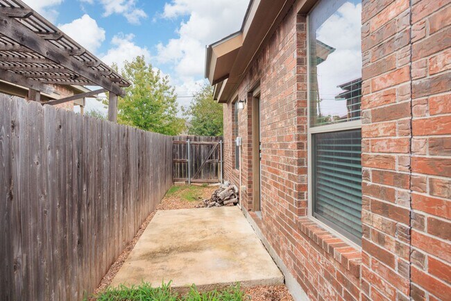Building Photo - 293 Rosalie Dr