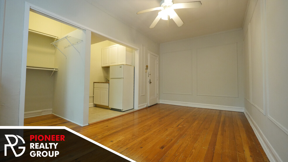Building Photo - 2825 N Burling St