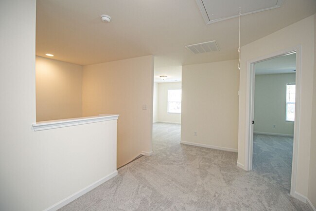Building Photo - Great Wesley Chapel Location!