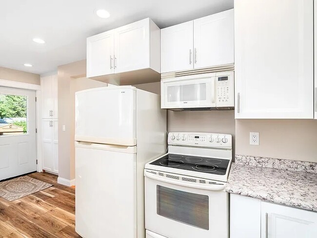 Kitchen with basic kitchen dishes included - 922 N 14th Ave E