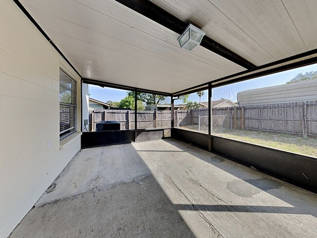 Building Photo - 2709 Mnr Hl Dr