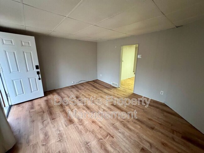 Building Photo - 474 Spang Ave