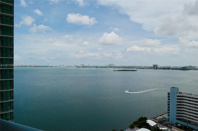 Building Photo - 650 NE 32nd St