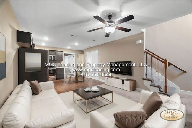 Building Photo - 2102 Hickoryleaf Ln