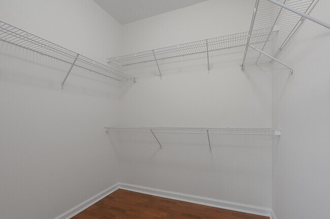 Building Photo - 826 Dakota Dr