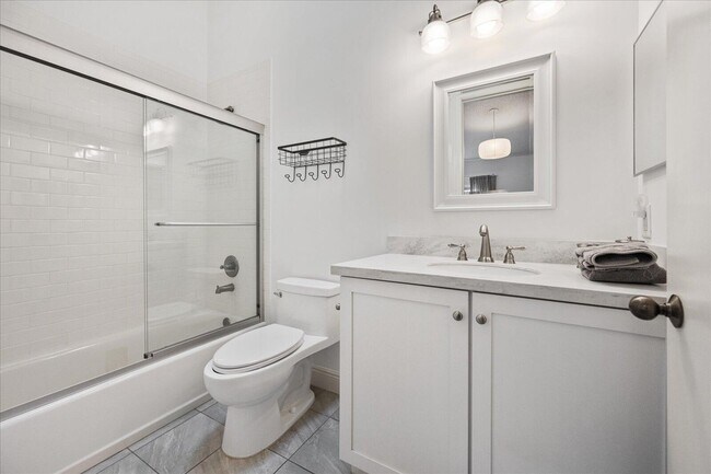 Building Photo - 2585 Sheltingham Dr