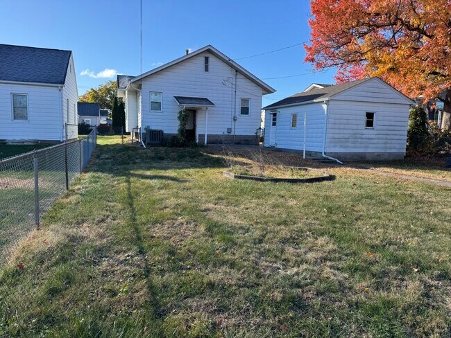 Building Photo - 2246 Bellevue Ave