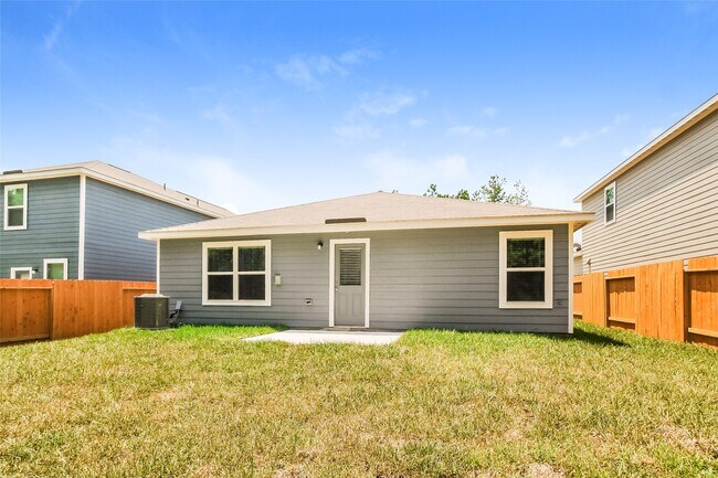 Building Photo - 23055 Bellini Dr