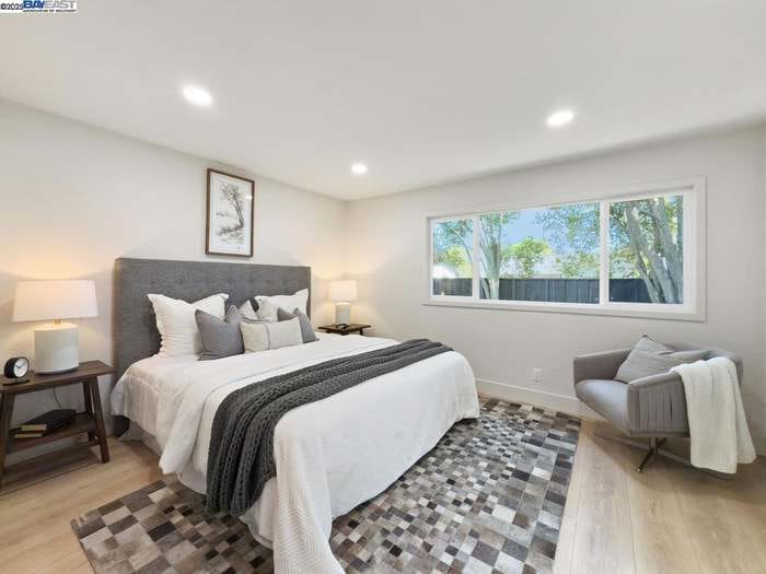 Building Photo - 6196 Inglewood Dr