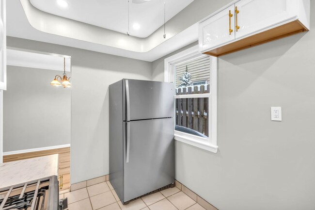 Building Photo - 1386 Eastwood Ave