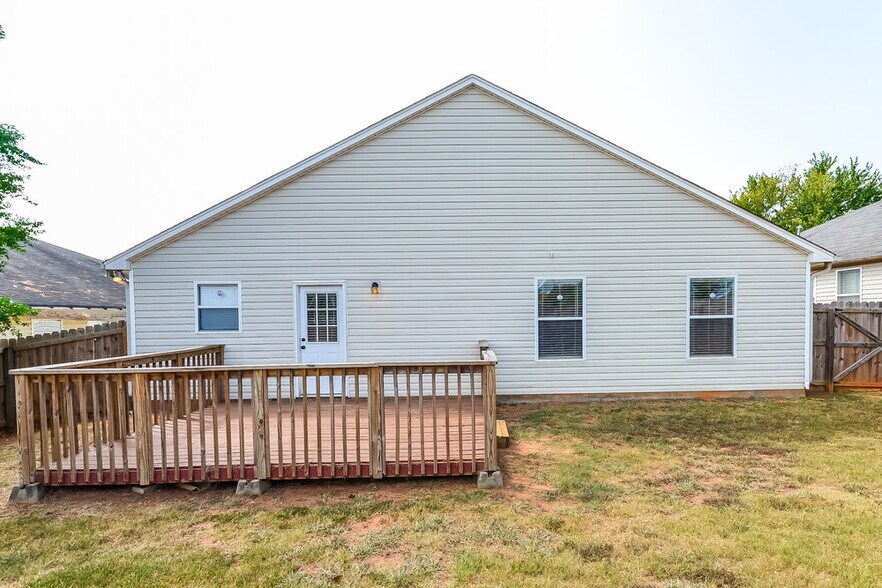 Building Photo - 1122 St Phillips Ct