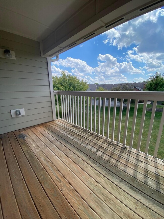 Building Photo - 6829 Meadow Creek Dr