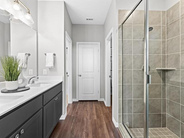 Building Photo - 2219 Primrose Trl