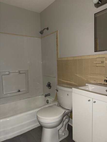 Building Photo - 2412 Azalea Garden Rd