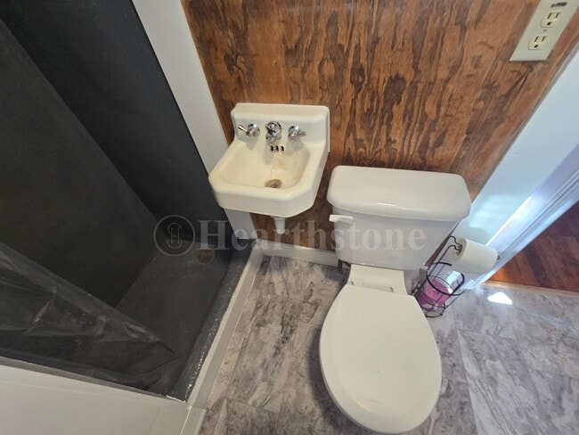 Building Photo - 316 N Walnut St