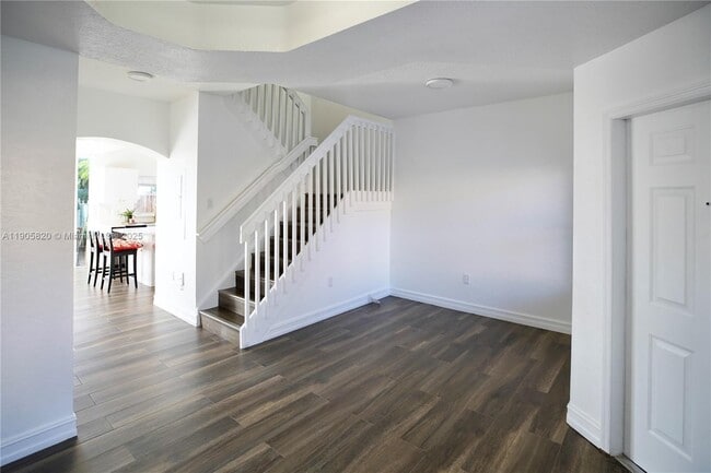 Building Photo - 6101 NW 114th Ct