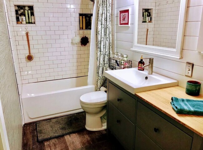 Building Photo - Pre leasing for fall 2026! 3/2 in Tech Terrace!