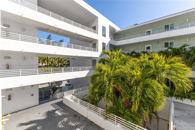 Building Photo - 7800 Collins Ave