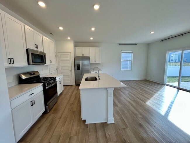 Building Photo - Beautiful Newly Built 4 Bed, 2.5 Bath Home - Loudoun Place Neighborhood