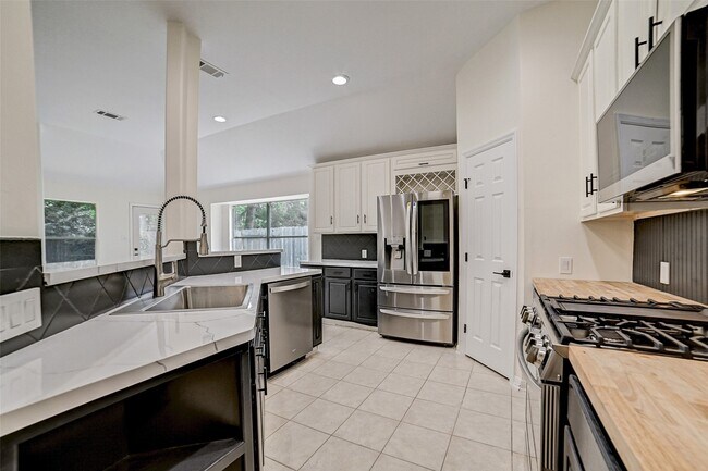 Building Photo - 70 Camber Pine Pl