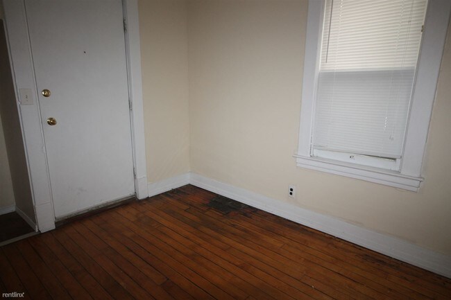 Building Photo - 5 br, 2 bath House - 615 Village St