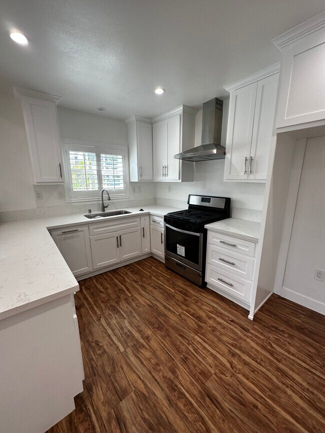 Kitchen - 824 Glenway Dr