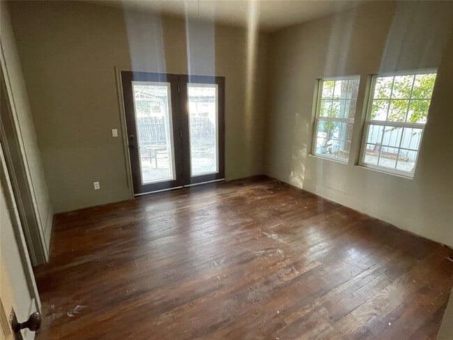 Building Photo - 220 N 8th St