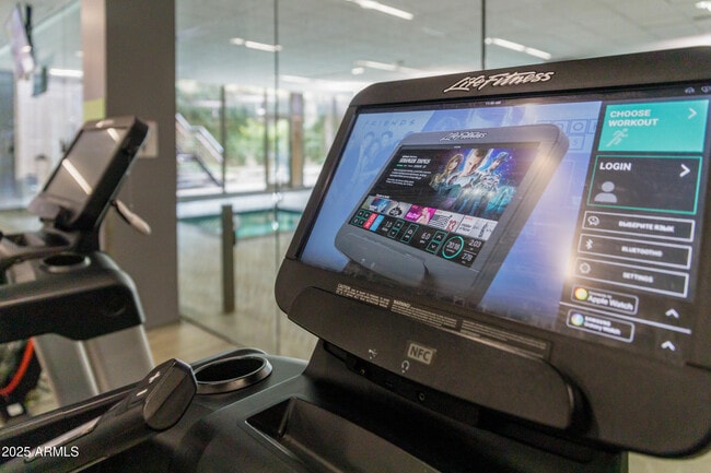 Building Photo - 7137 E Rancho Vista Dr