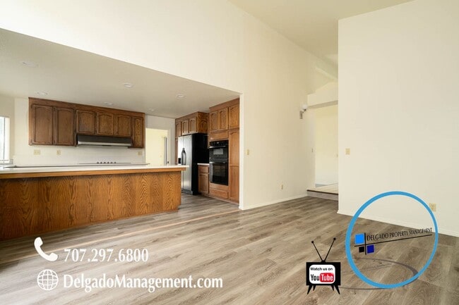 Building Photo - Gorgeous Glen Cove 4 bedroom home.