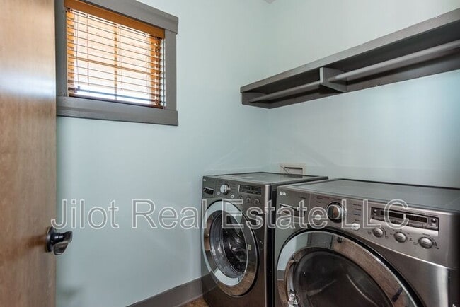 Building Photo - 1806 DeKalb Ave NE