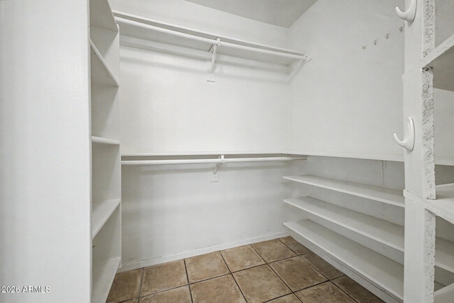 Building Photo - 933 N 94th Pl