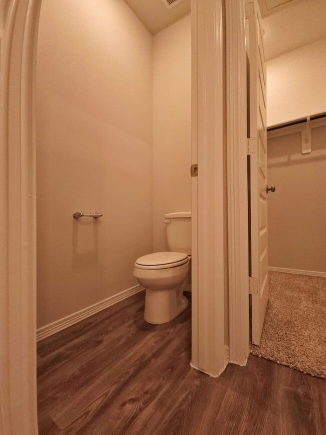 Building Photo - 26118 Emory Holw Dr