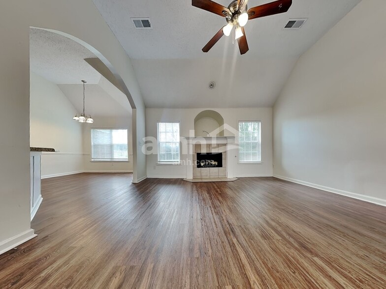 Building Photo - 8981 Oak Grove Blvd