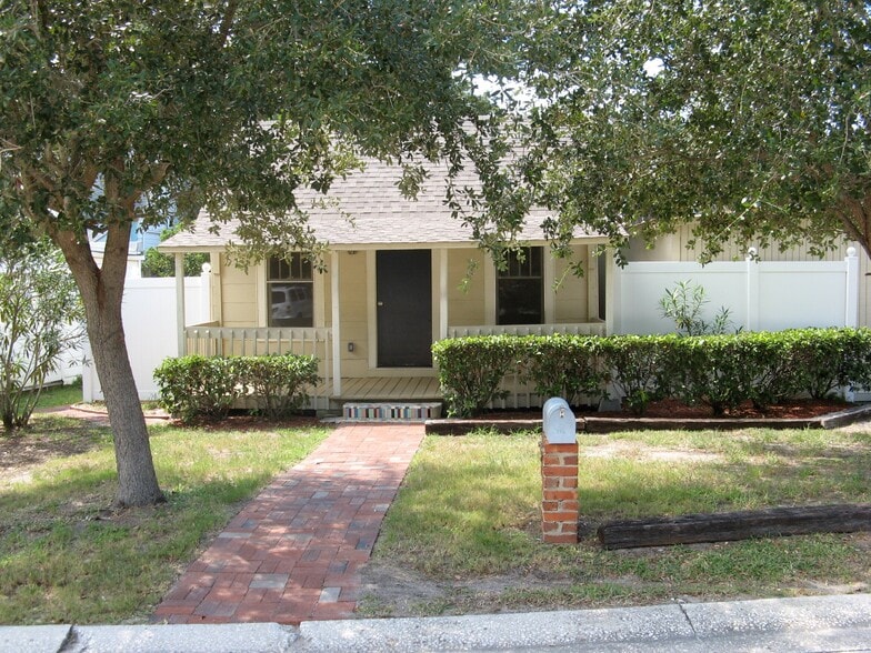 Building Photo - 714 Railroad Ave