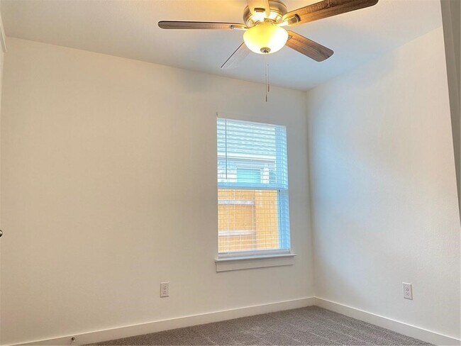 Building Photo - 652 Pheasant Hill Ln