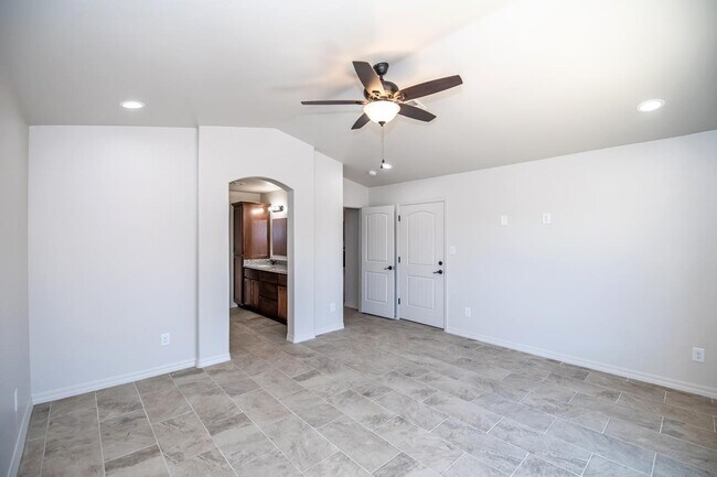 Building Photo - 12527 E 49th Dr
