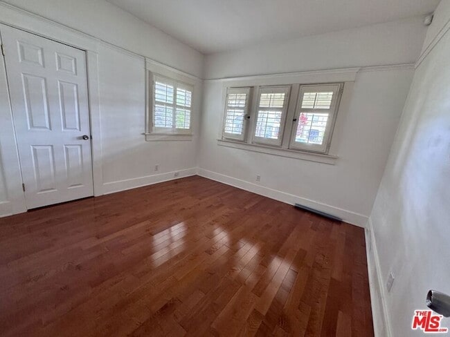 Building Photo - 4613 S Van Ness Ave