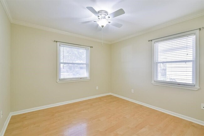 Building Photo - 108 Dolphin Ave