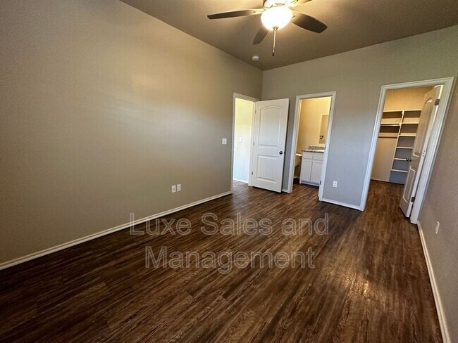 Building Photo - 10918 NW 119th St