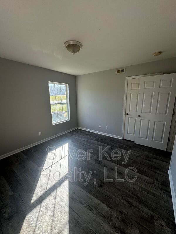 Building Photo - 268 Willow Creek Drive
