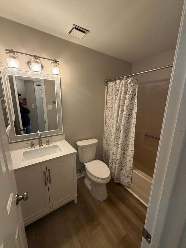 Building Photo - 1623 Mantane Arch