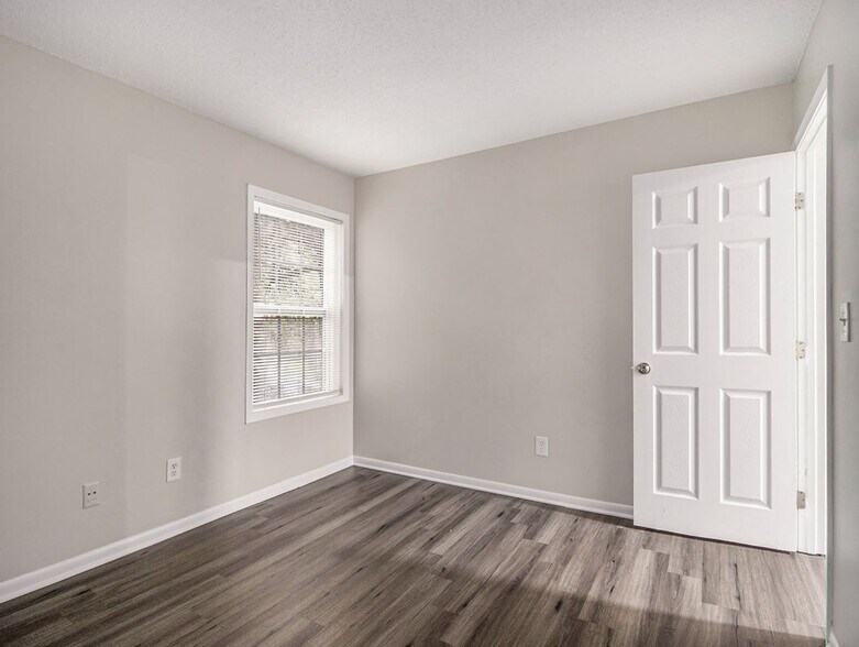 Building Photo - 3599 Woodbriar Cir