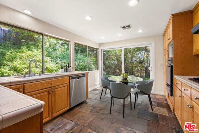 Building Photo - 22840 Sparrow Dell Dr