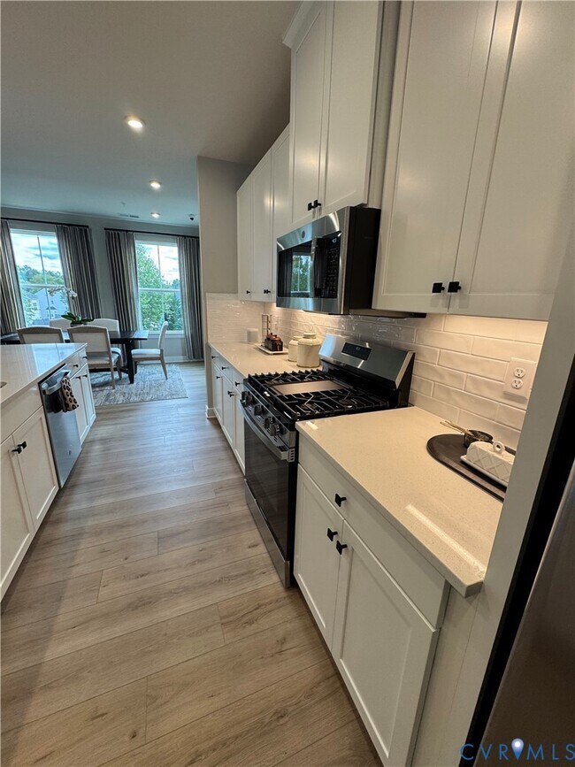 Building Photo - 8029 Lake Laurel Ln